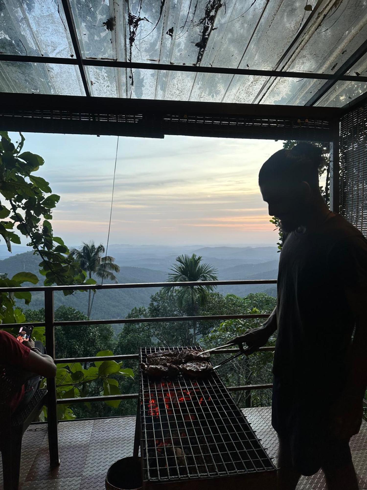 Sunset Valley Kerala Pool Resort - Serene Natural Forest Cottage Stay In Idukki With Sunrise & Sunset Panoramas, Natural Streams & Tranquil Summer Evenings Pīrmed 외부 사진