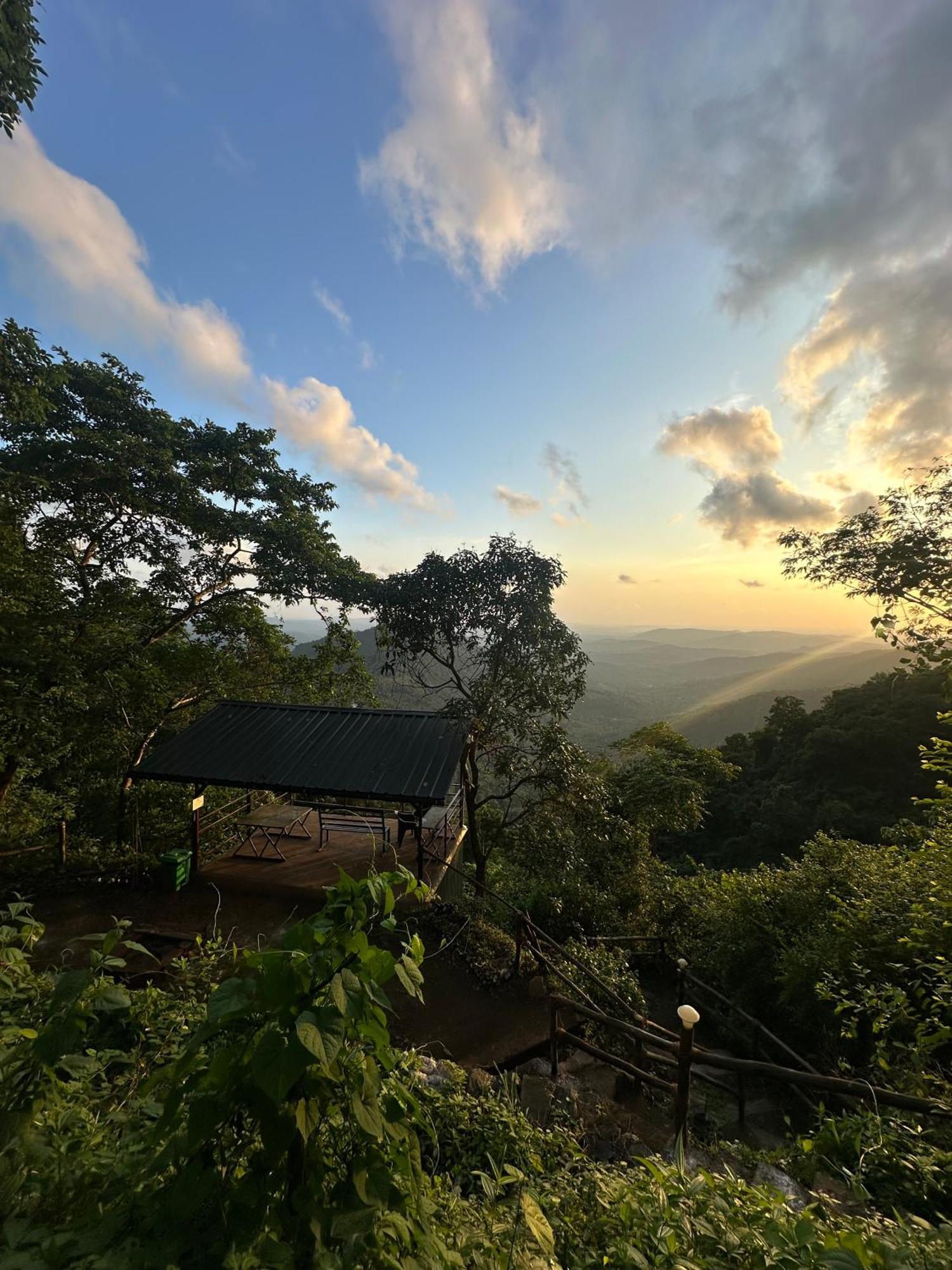 Sunset Valley Kerala Pool Resort - Serene Natural Forest Cottage Stay In Idukki With Sunrise & Sunset Panoramas, Natural Streams & Tranquil Summer Evenings Pīrmed 외부 사진